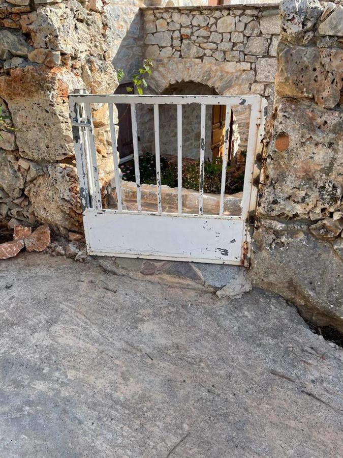Láyia Find Your Peace In A Traditional Country House!! מראה חיצוני תמונה